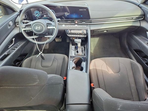2024 HYUNDAI ELANTRA