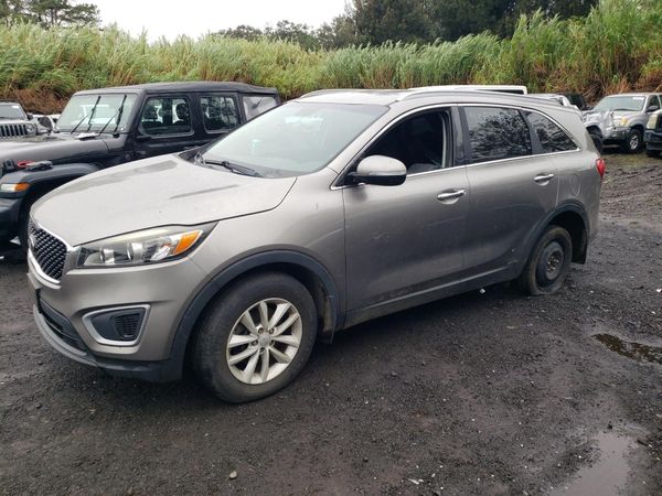 2017 KIA SORENTO L, LX — Front 3/4