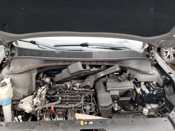 2017 KIA SORENTO L, LX — Engine bay