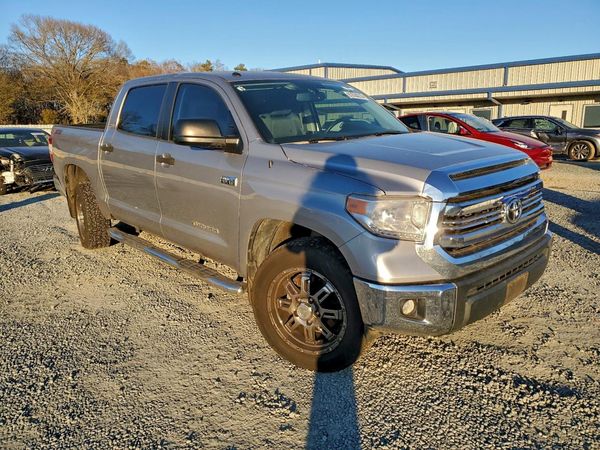 2016 TOYOTA TUNDRA SR5/TRD Pro — Passenger 3/4