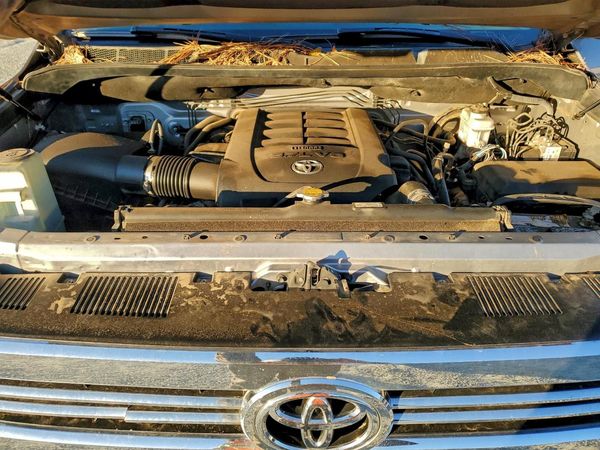 2016 TOYOTA TUNDRA SR5/TRD Pro — Engine bay