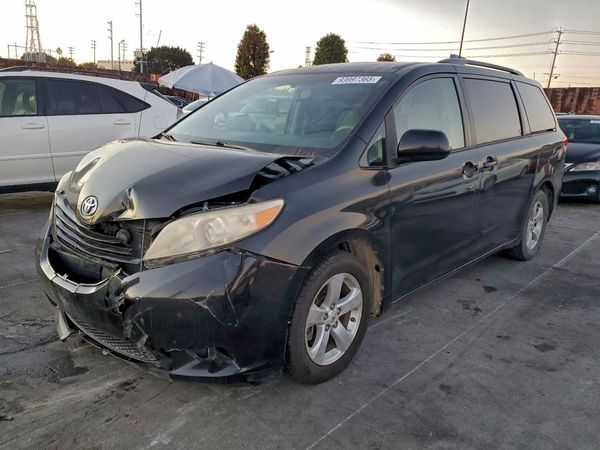 2012 TOYOTA SIENNA