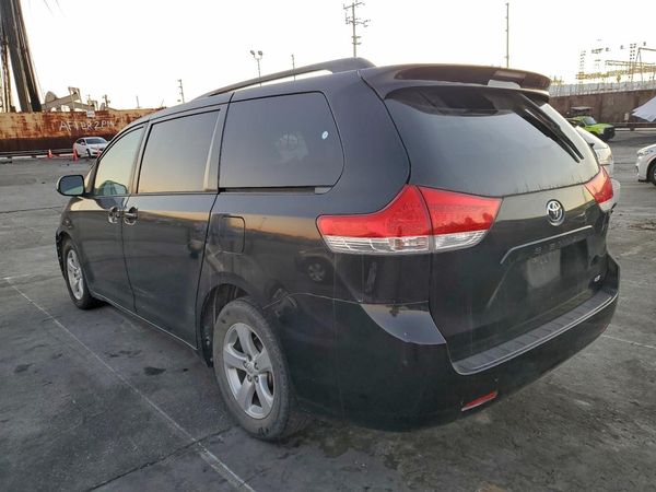2012 TOYOTA SIENNA