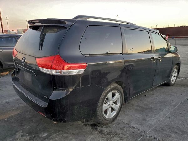 2012 TOYOTA SIENNA