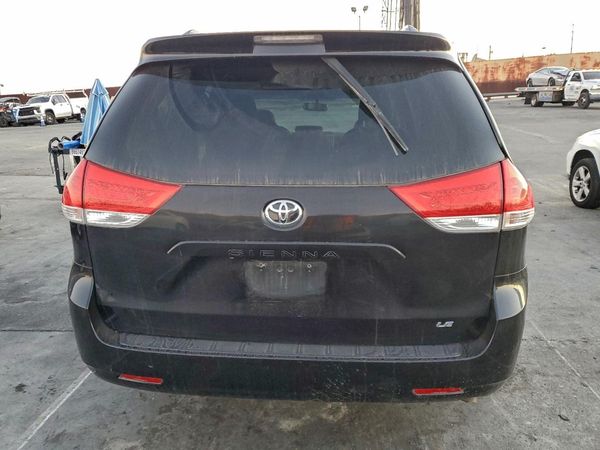 2012 TOYOTA SIENNA