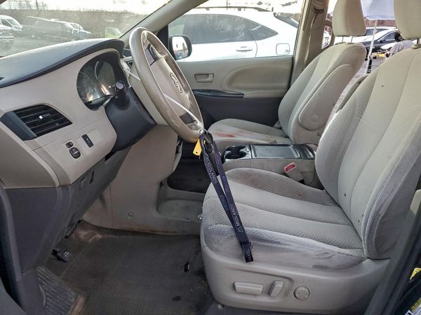 2012 TOYOTA SIENNA