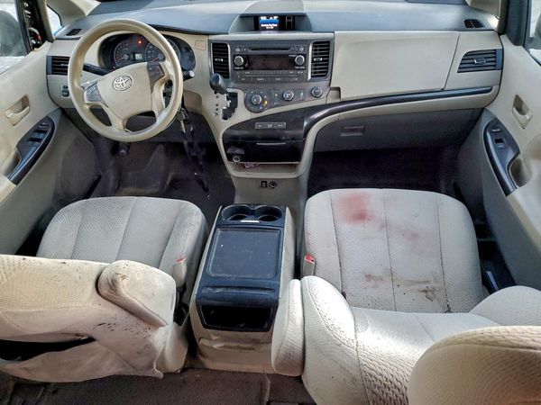 2012 TOYOTA SIENNA