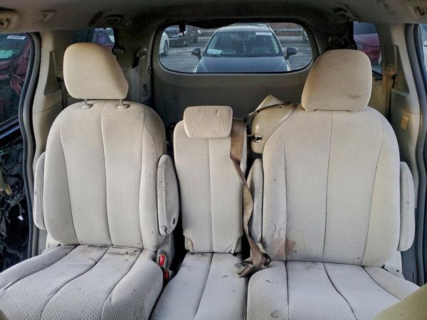 2012 TOYOTA SIENNA
