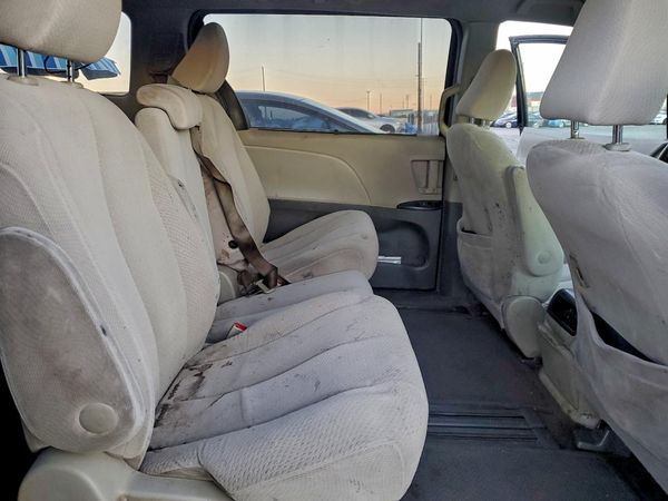 2012 TOYOTA SIENNA