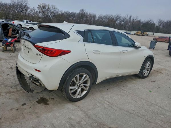 2017 INFINITI QX30