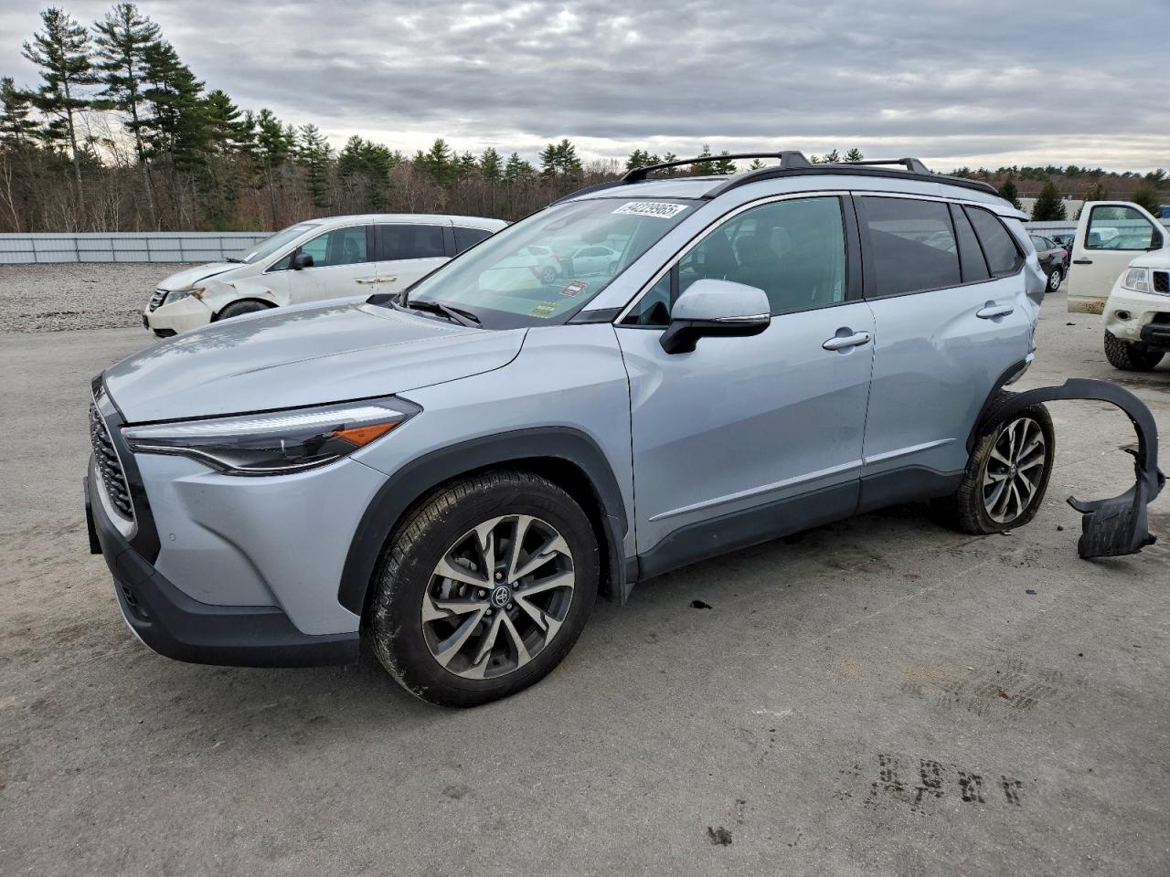 2024 TOYOTA COROLLA CROSS XLE