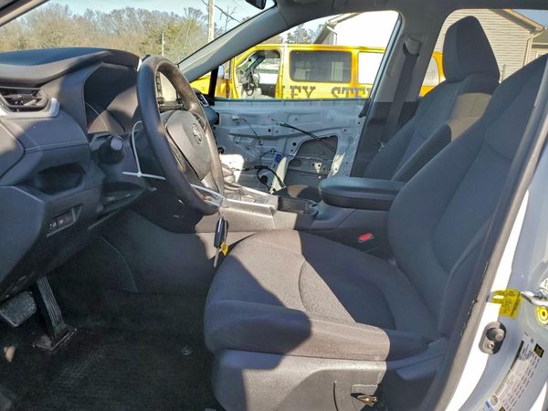 2021 TOYOTA RAV4 LE — DENT