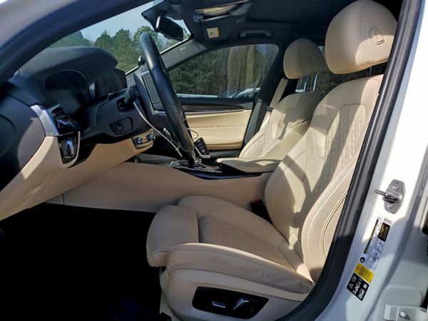 2023 BMW 530