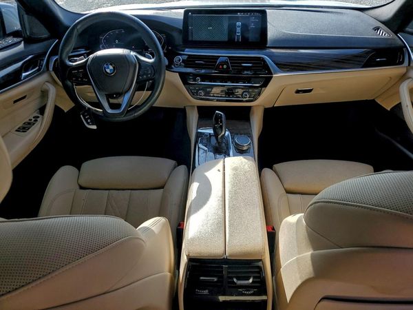 2023 BMW 530