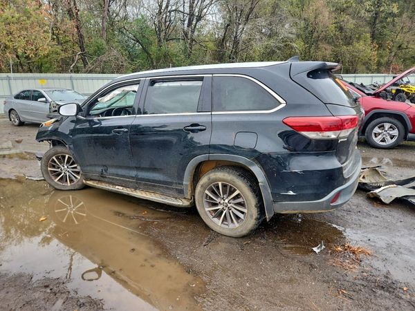 2017 TOYOTA HIGHLANDER