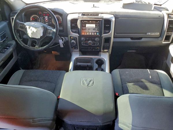 2016 RAM 1500 SLT QUAD CAB 4X4