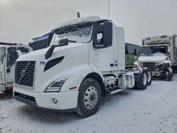 2022 VOLVO VNR
