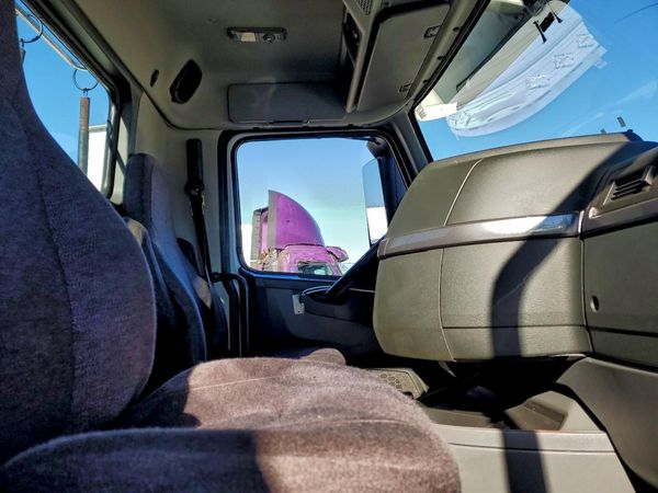 2022 VOLVO VNR