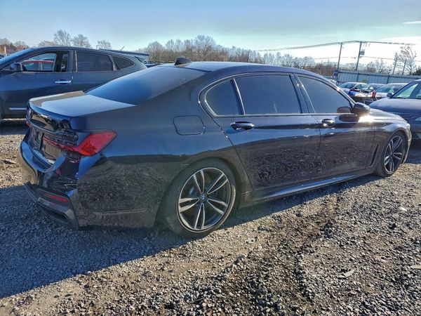 2022 BMW 750