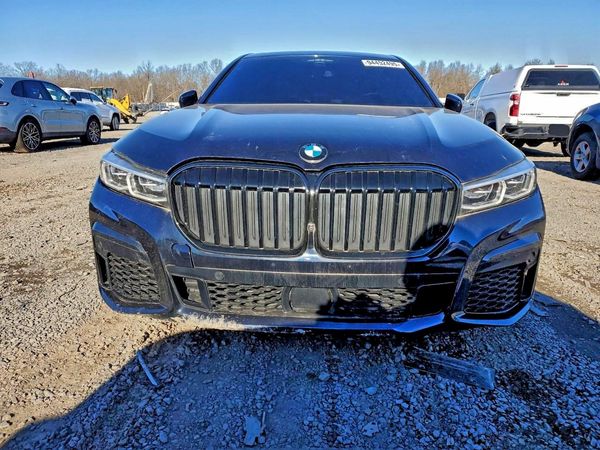 2022 BMW 750