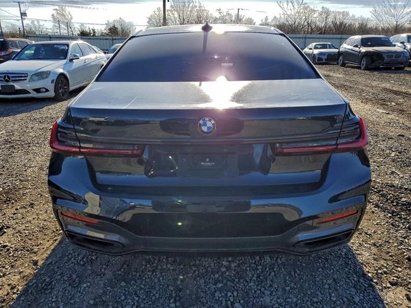 2022 BMW 750