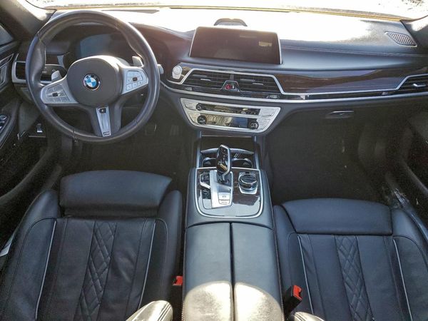 2022 BMW 750