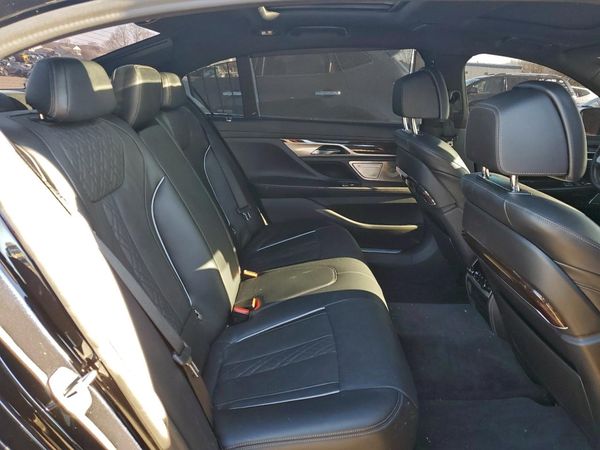 2022 BMW 750