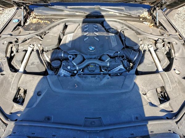 2022 BMW 750