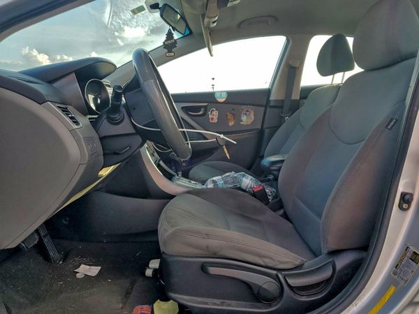 2012 HYUNDAI ELANTRA
