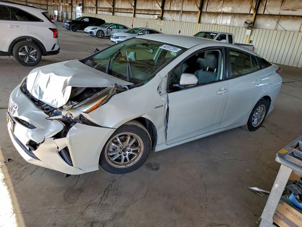 2016 TOYOTA PRIUS