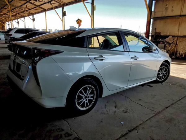 2016 TOYOTA PRIUS
