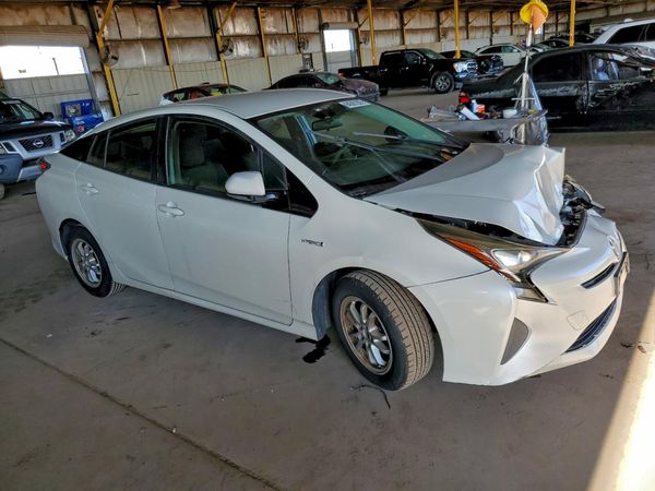 2016 TOYOTA PRIUS