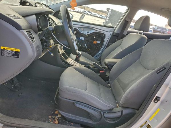 2013 HYUNDAI ELANTRA — DENT