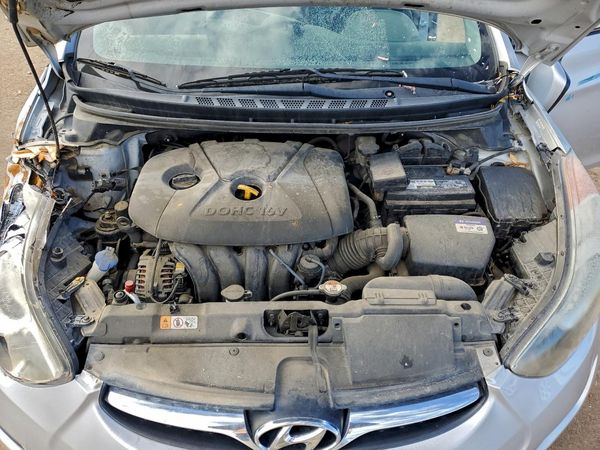 2013 HYUNDAI ELANTRA — Engine bay