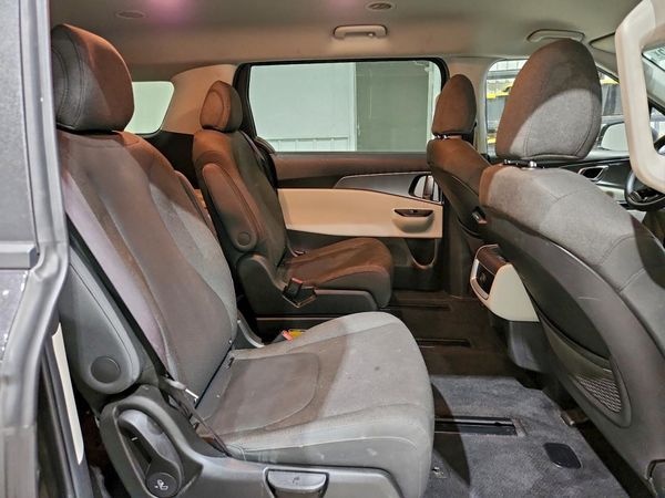 2023 KIA CARNIVAL LX, LX Seat Package