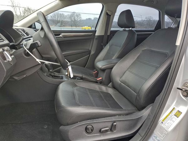 2017 VOLKSWAGEN PASSAT