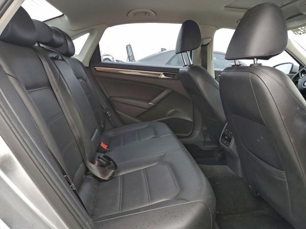 2017 VOLKSWAGEN PASSAT