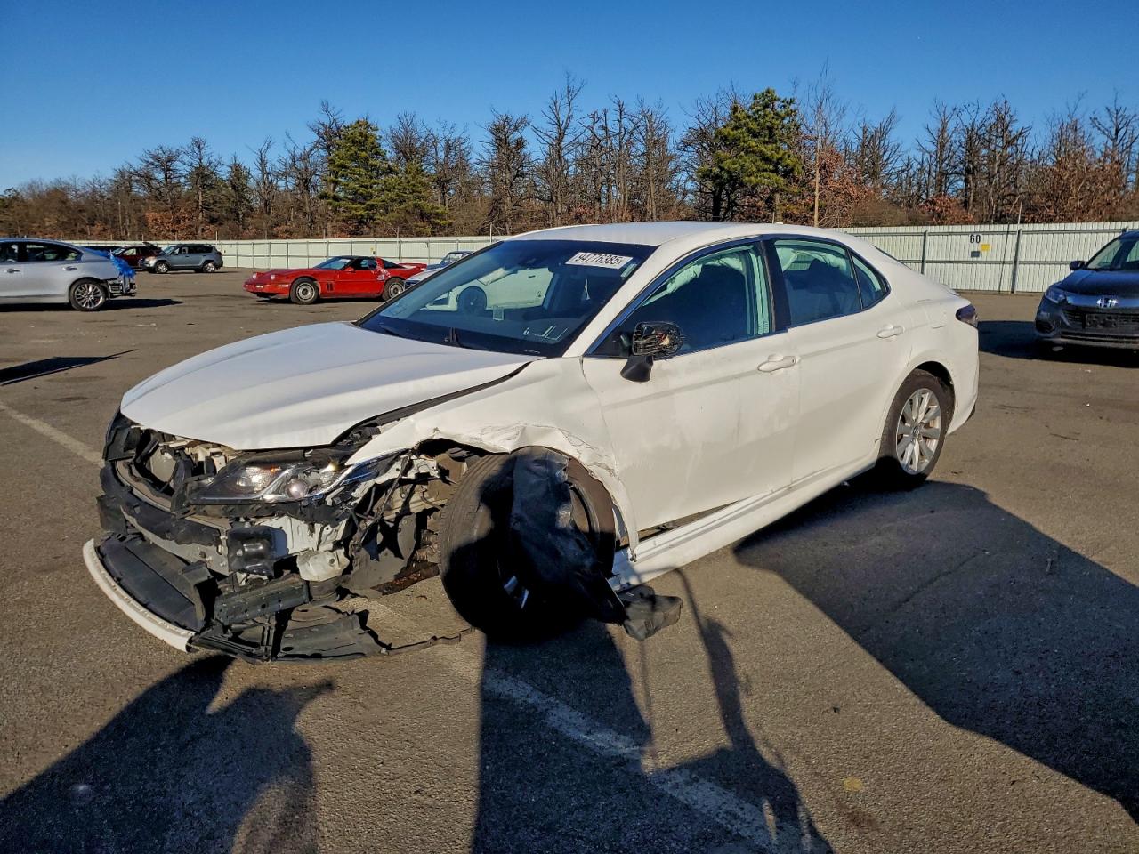 2020 TOYOTA CAMRY LE — Front 3/4