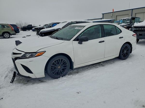 2020 TOYOTA CAMRY SE — Front 3/4