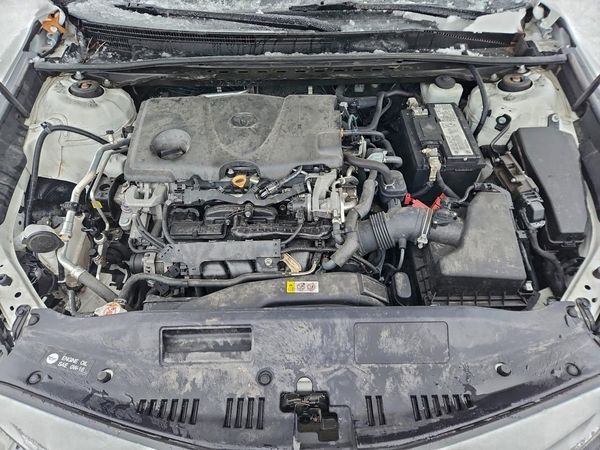 2020 TOYOTA CAMRY SE — Engine bay