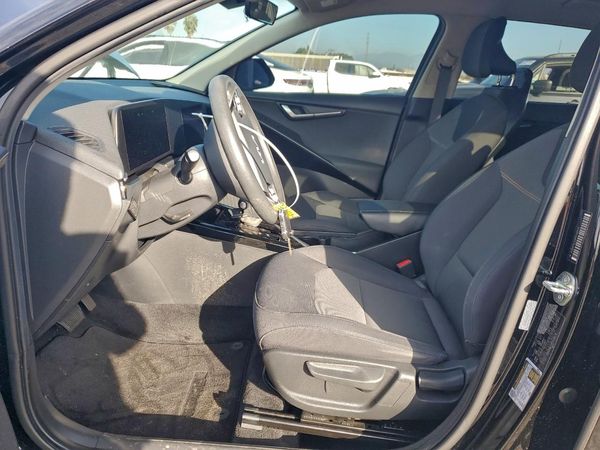2023 KIA NIRO