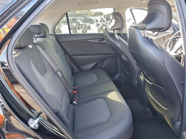 2023 KIA NIRO