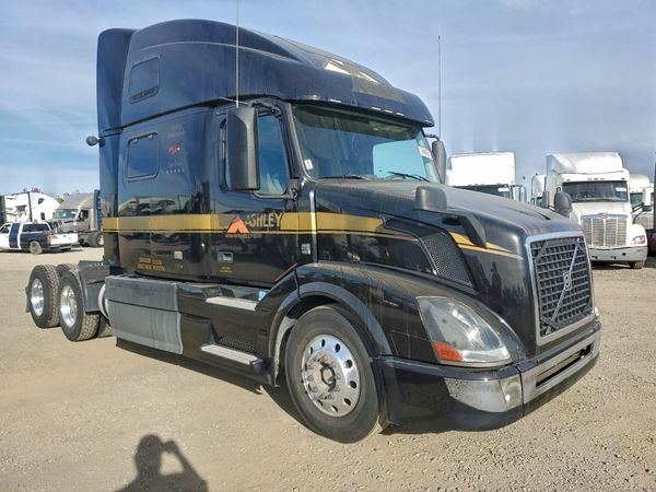 2016 VOLVO VNL