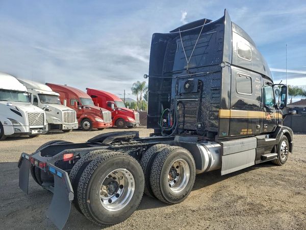2016 VOLVO VNL