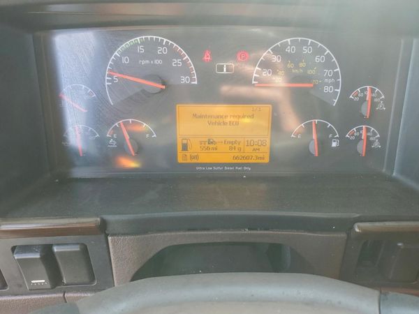 2016 VOLVO VNL