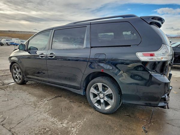 2016 TOYOTA SIENNA
