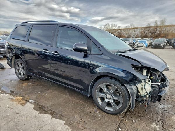 2016 TOYOTA SIENNA
