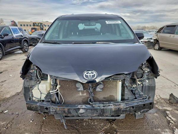 2016 TOYOTA SIENNA
