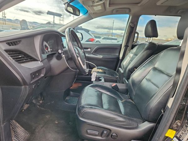 2016 TOYOTA SIENNA