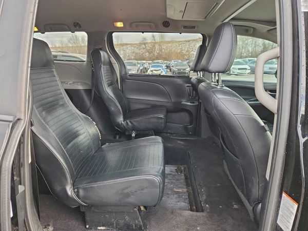 2016 TOYOTA SIENNA